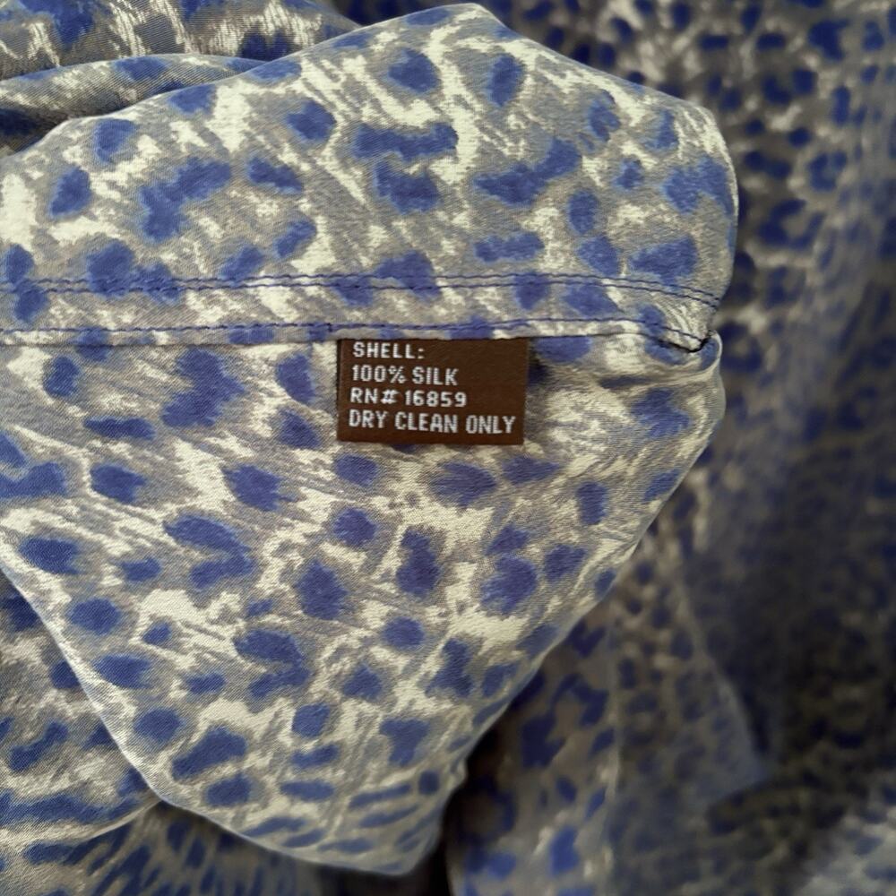 J.McLaughlin Blue Gray Leopard Print 100% Silk Blouse Shirt M Quiet Luxury - Picture 5 of 7
